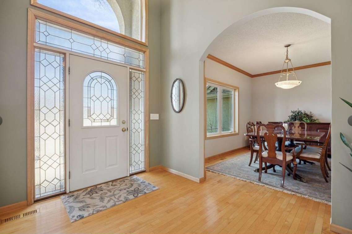 Foyer and formal dining room at 330 Louisiana Avenue N